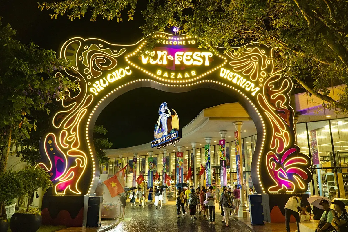 Trải Nghiệm Về Đêm Cùng Chợ Đêm VUI-Fest Tại Sunset Town 2 Cổng chợ đêm độc đáo Vui-Fest Baazar